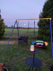 A-förmiges Schaukelgestell aus Stahl, bis 300kg belastbar, Hängesesselgestell für Kinder & Erwachsene, Doppelschaukel Gestell für Kinderschaukel & Storchennest (Schaukelgestell + 2 Schaukeln) Kunden-Foto 1