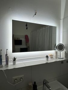 EMKE LED Badspiegel 70x50cm Badezimmerspiegel mit Beleuchtung Kaltweiß Licht Wandspiegel Schminkspiegel IP44 Energiesparend Lichtspiegel Kunden-Foto 1