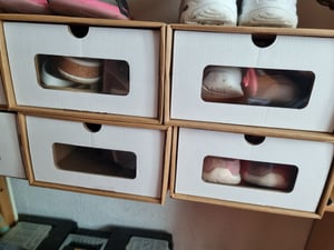 UISEBRT 10er Schuhaufbewahrung mit Sichtfenster, braune Kraftpapier Schuhboxen, praktische Schuhkartons für Sneakers, stapelbare Aufbewahrung für Ordnung Kunden-Foto 1