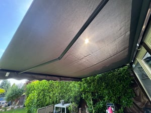 Juskys Markise 300 x 250 cm - Beschattung Terrasse & Balkon - Gelenkarmmarkise mit Kurbel & Halterung - Sonnenschutz Balkonmarkise Gelenkmarkise Beige Kunden-Foto 1