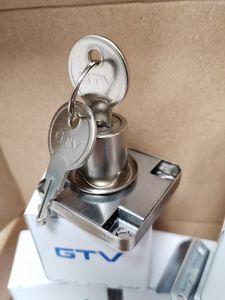 KOTARBAU® 2er Set Möbelschloss 40x40mm zum Aufschrauben für Möbeltüren und Schubladen Kunden-Foto 2