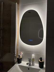 EMKE Badspiegel 60x80 cm Badezimmerspiegel mit 3 Lichtfarbe, Badspiegel mit beschlagfrei + dimmbar + Touchschalter Oval LED spiegel Kunden-Foto 1