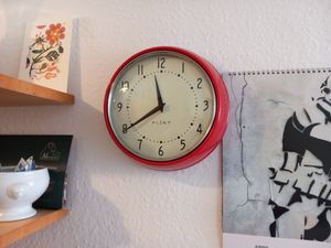 LS-LebenStil Nostalgische Metall Wanduhr Grau 23cm Rund Vintage Küchenuhr Bürouhr Retro kein Ticken Lautlos große Ziffern Wohnzimmer Büro Küche Kunden-Foto 2