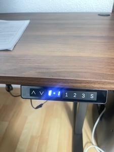 Schreibtisch 140 x 70 cm, Elektrisch höhenverstellbarer Schreibtisch, mit Memory-Funktion und Anti-Kollisions Technologie Schnelles laden USB/Typ C Kunden-Foto 15