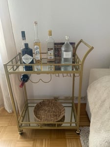 VASAGLE Servierwagen, Rollwagen, 2 verspiegelte Glasablagen, goldfarben Kunden-Foto 2