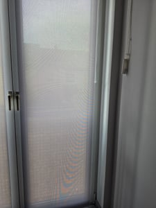 Roleta Estika bez vrtání – 60 cm x 220 cm – Stříbrná – Snadná montáž pomocí úchytů Fotografie od zákazníka č. 4