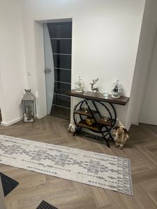 Stolik konsolowy LITTLE TREE, stolik wejściowy 100 cm z pogrubionym blatem, industrialny 4-poziomowy stolik sofy do przedpokoju z geometryczną metalową ramą Zdjęcie produktu od klienta nr 3