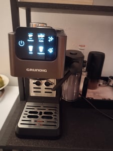 Grundig KSM 6430Delisia Coffee Yarı Otomatik Kapsüllü Süt Hazneli Espresso Makinesi, Ekspres do espresso, 1,1 l, Kapsułka kawy, Kawa mielona, 1350 W, Antracyt Zdjęcie produktu od klienta nr 1