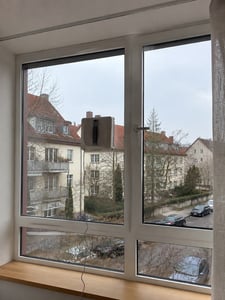 INSE Fensterputzroboter 8000 Pa, automatischer Fensterreiniger mit Wassertank, 4 Sprühdüsen, Lasersensoren, App für Fenster Glas Dusche Kunden-Foto 3
