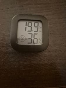 5x Digitales Thermo-Hygrometer Thermometer Luftfeuchtigkeitsmessgerät digital LCD mit hoher Genauigkeit Temperatur Feuchtigkeit Haus Büro Schwarz-Rund Kunden-Foto 2
