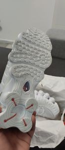 Also ich hätte gerne gute Bewertung gestellt aber nach dem ich verarscht wurde weil mir getragen Schuhe für 169€ beliefert wurden und die sollten neu sein laut Händler was aber nicht der Fall ist. 