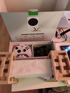 Microsoft Xbox Series S Spielekonsole 512 GB WLAN Weiß Kunden-Foto 1