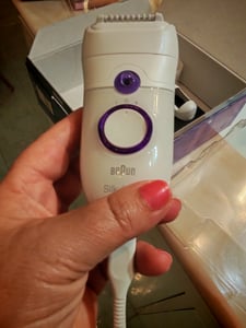Braun Silk-épil 5 505 Power, Violett, Weiß, 28 Pinzette, MicroGrip, 1,23 m, 0,5 mm, AC Kunden-Foto 1