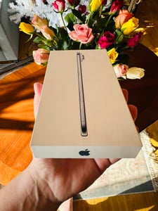 Apple iPhone 17 Pro , 16 cm (6.3"), 2622 x 1206 Pixel, 1 TB, 48 MP, iOS 26, Orange Kunden-Foto 7