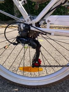 Bergsteiger Marseille 26 Zoll 28 Zoll Damenfahrrad, ab 150 cm, Korb aus Rattan, Fahrrad-Licht, Damen-Citybike, Damenrad im Retro-Design, 6 Gang Shimano Tourney Schaltung Kunden-Foto 3