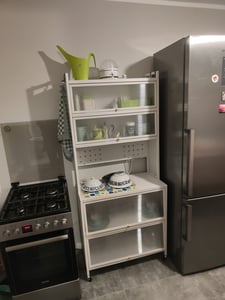 KOMFOTTEU Küchenschrank mit 6 Ebenen, Sideboard mit 4 Haken & 10 Dübeln, Buffetschrank mit Arbeitsplatte & Schränken, Küchenbuffet mit 4 Universalrollen (80 x 40 x 178 cm, Weiß) Kunden-Foto 1