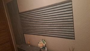 HEXIM Akustikpaneele 138,5x60cm Holz Comfort - flexible Holzpaneele Platten Lamellenwand MDF Wandpaneele Lamellenverkleidung Wandverkleidung schalldämmend (0.83m² Black Edition) Kunden-Foto 2