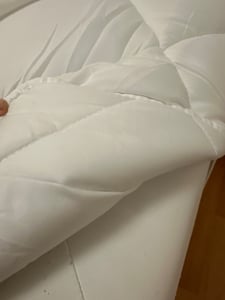 Komfortec 140x200 cm Matratzentopper für Bett und Boxspringbett, 4 elastische Bänder, 500 g/m² Atmungsaktive Matratzenauflage, Gesteppt Matratzenschutz, Unterbett Weiche Matratzenschoner, weiß Kunden-Foto 2