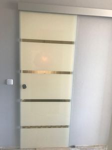 Mai & Mai Glasschiebetür komplettset Amalfi in 5-Milchglas Streifen, Griffart: Muschelgriff, BxH: 77,5x205cm, 15 mm Wandabstand, 8mm ESG-Sicherheitsglas Kunden-Foto 16