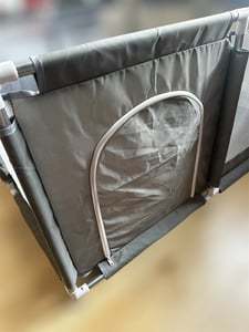 Laufstall Baby Aktivitätszentrum mit 50 Kugel mit Atmungsaktivem Netz an Vier Seiten und Saugnäpfen 126×126 cm Dunkelgrau Kunden-Foto 4