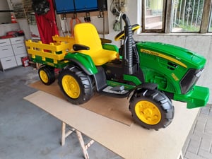 Peg Perego John Deere Ground Force IGOR0047 trattore 12V con rimorchio per bambini a partire dai 3 anni di età Foto del cliente 1