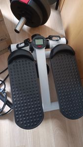 Fitness Stepper höhenverstellbar für Zuhause mit LCD-Bildschirm, Anti-Rutsch und Power Ropes, Mini-Stepper Tragfähigkeit 100 kg Retoo Kunden-Foto 3