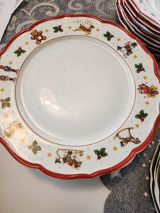 Hutschenreuther Set 18-tlg. Happy Wintertime H. Wintertime Red 02488-727471-28421 Kunden-Foto 1