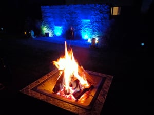 Outsunny 2-in-1 Feuerschale Ø75 x 58 cm Feuerstelle mit Funkenschutz Schürhaken Kunden-Foto 1