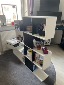 COSTWAY 5patrová knihovna, dřevěný rozdělovač místností, volně stojící schodišťový regál, vzpřímený policový regál pro obývací pokoj a ložnici, kancelář, bílá + černá Fotografie od zákazníka č. 1