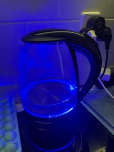 Aigostar Wasserkocher Glas mit blaue LED-Beleuchtung 1,7L, BPA-frei, Verdicktes Borosilikatglas, 2200W Kunden-Foto 1