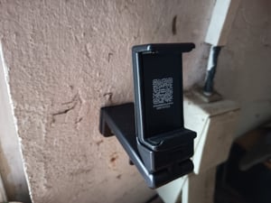 Wicked Chili 2x Universele telefoonhouder voor vliegtuig, trein en keuken | 360° klemhouder, telefoonhouder voor iPhone, Samsung, monitor | Reisaccessoires, telefoonhouder voor tafel, iPhone, Samsung (Gepatenteerd) Klantenfoto 1