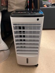 Ventilatorkombigerat Mobile Turmventilator 65W 4L-Tank Luftkuhler mit Wasserkühlung 12H Timer, 65° Oszillationsfunktion Fernbedienung  24x28.5x57cm Kunden-Foto 2
