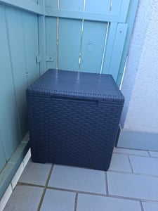 Zahradní stolek s boxem Allibert VIGO 37 x 37 x 37 cm 43 l grafitový Fotografie od zákazníka č. 2
