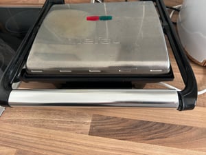Kontaktný gril Tefal GC241D Inicio z nehrdzavejúcej ocele, grilovacia plocha 29 x 26 cm, nepriľnavé grilovacie dosky, integrovaný termostat Fotografia od zákazníka č. 3