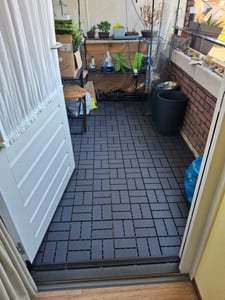 ACXIN kunststof kliktegels, 30x30 cm, patroon 2 (8-tegels patroon), antraciet, PE-houtlook, vlamvertragend, scheurbestendig, hoge draagkracht, 44 stuks voor een oppervlakte van 4 m² Klantenfoto 1