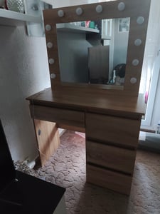 Kosmetiktisch mit LED-Beleuchtung, braun, Spiegel, 4 geräumige Schubladen, für das Schlafzimmer Kunden-Foto 1