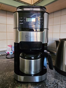 Kávovar Barista s mlynčekom a termokannou Vrátane termokanny s objemom až 10 veľkých šálok kávy Kávové zrná a mletá káva Nerezová oceľ Fotografia od zákazníka č. 2