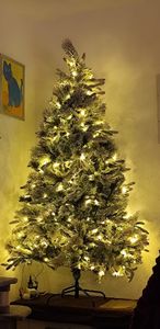 COSTWAY Albero di Natale artificiale 136 cm con neve, albero di Natale con 150 LED bianchi caldi, 384 punte di rami misti, albero di Natale artificiale Foto del cliente 1
