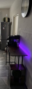 COSTWAY Tavolo da bar, tavolo da pranzo con illuminazione RGB, tavolo alto con portabottiglie, portabicchieri e ripiani, tavolo da cucina, bancone da cucina, marrone Foto del cliente 1