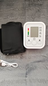 Blutdruckmessgerät für den Oberarm – digitales Oberarm-Blutdruckmessgerät mit Pulsmessung, LCD-Display, WHO-Anzeige, Speicher & Manschette 22–32 cm Kunden-Foto 3
