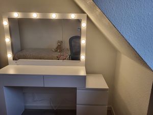Toaletní stolek VASAGLE Toaletní stolek se zásuvkami, skříňka na šperky, napájecí lišta, osvětlení LED Fotografie od zákazníka č. 2