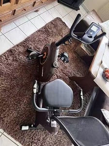 Wenoker Liege-Heimtrainer – 16 Magnet-Widerstandsstufen, Pulsmessung, LCD, verstellbare Rückenlehne, leiser Betrieb der ideale Heimtrainer für Zuhause Kunden-Foto 5