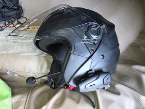 Motocyklový interkom Bluetooth 5.4 na helmu S2, Mesh 5G, 8 osob, dosah 3 km, ANC do 160 km/h, FM rádio, IPX7 Fotografie od zákazníka č. 1