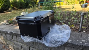 Walizka motocyklowa Top Case 65L wykonana ze stopu aluminium, wodoodporna, amortyzująca wstrząsy, podwójnie zamykana, z 2 kluczami, odblaskową naklejką Zdjęcie produktu od klienta nr 1