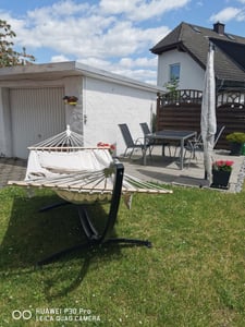 SONGMICS Hängematte, 210 x 150 cm, mit 2 Kissen, bis zu 300 kg belastbar, beige Kunden-Foto 1
