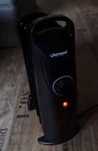 JUNG Ölradiator TCG626 elektrische Heizung, 450W, Ölradiator Energiesparend, 450 W, Elektro Heizgerät für Wohnzimmer Kunden-Foto 1