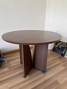 Kulatý jídelní stůl Tribesigns pro 4 osoby, s dřevěnou deskou a nohami, s robustním X-rámem, 100*100*75 cm, jídelna a obývací pokoj, rustikální hnědá barva Fotografie od zákazníka č. 2