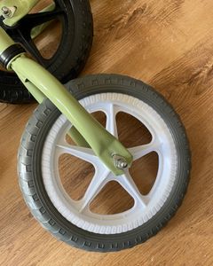 MoMi FLEET Kinderlaufrad Kinder Fahrrad – Höhenverstellung, EVA 12 Zoll, Leicht Stahlrahmen, ab 3 Jahren Kunden-Foto 2