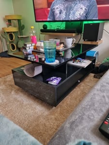 Merax Hochglanz-Couchtisch mit LED 90x55x41 cm, Beistelltisch mit 2 Schubladen, Sofatisch mit Stauraum und Fernbedienung – Weiß Kunden-Foto 1