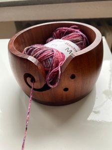 Garnschale aus Holz, Tragbarer Holzgarnschale für Strick und Häkel, Strickschale, Stricken Häkeln Organizer - Schützt Wolle & Verhindert Verheddern Kunden-Foto 1